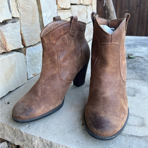 Clarks Indigo by Heath Harrier in Cognac ankle/distressed suede bootieSz-7.5M. D - Picture 7 of 9